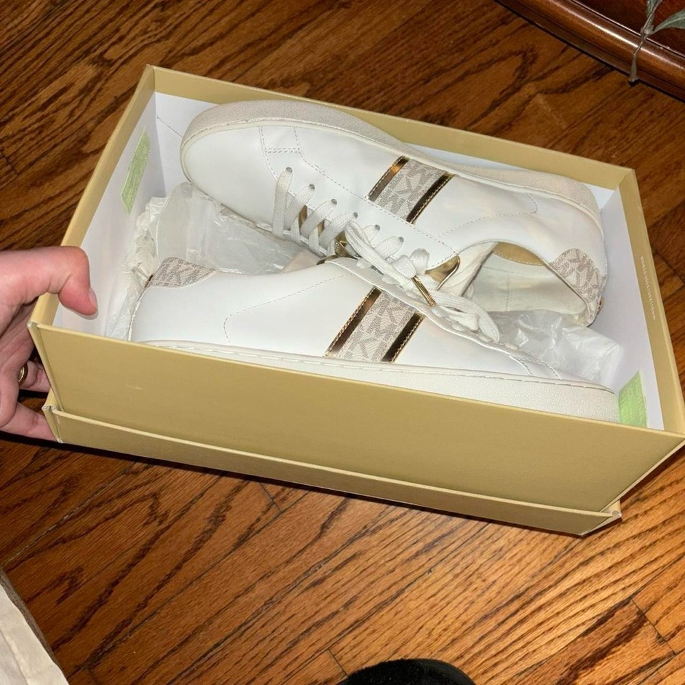 White Michael kors “Irving stripe lace up leather” sneakers with gold accents